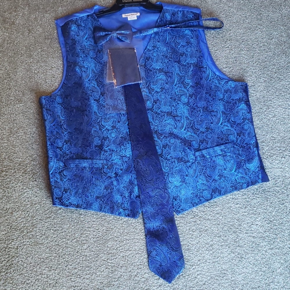 Vest w/bowtie/necktie/handkerchief